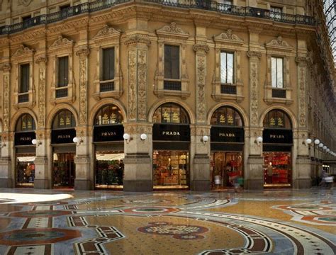 prada resta in galleria a milano|Restoration of the Galleria .